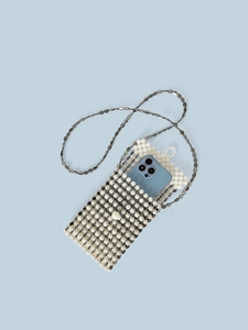 Mini borsa a tracolla fatta a mano con perle e catena in metallo per cellulare