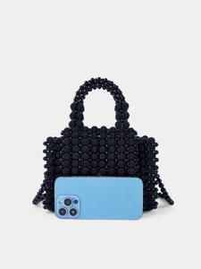 Borsa a mano nera fatta a mano con perle in resina intrecciate e manico rotondo