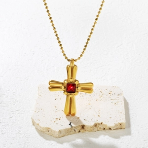 Collier croix en acier inoxydable doré avec zircon rouge carré sur chaîne à perles