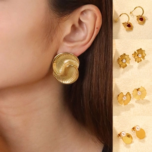 Edelstahl Ohrringe 18K Vergoldet Geometrisch Unregelmäßig Herz Imitationsperle Rot Synthetischer Stein Vintage Damen Schmuck