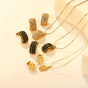 Collier Et Boucles D'oreilles Géométriques Fleur Élégante En Acier Inoxydable Plaque Or Zircone Bijoux Pour Femmes Style Luxe