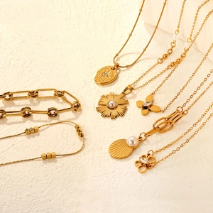 Collier Pendentif En Acier Inoxydable Plaqué Or Papillon Étoile Coquillage Zircone Künstliche Perle Bijoux Élégants Pour Femmes