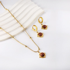 Parure bijoux rétro en acier doré avec pendentif et boucles d'oreilles en pierre dorée