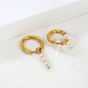 Asymmetric gold-plated stainless steel earrings with elegant pearls on white stone
