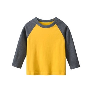 Langärmeliges Kinder-Raglan-T-Shirt mit gelbem Körper und grauen Ärmeln aus weicher Baumwolle