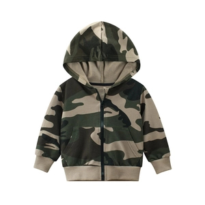 Kids' green camo zip-up hoodie with hood, large pockets and ribbed cuffs on white background