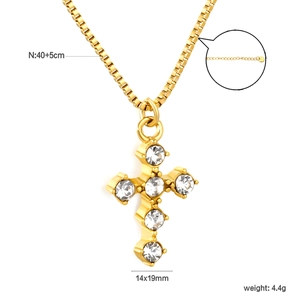 Pendentif croix doré avec cristaux brillants et chaîne vénitienne pour femme