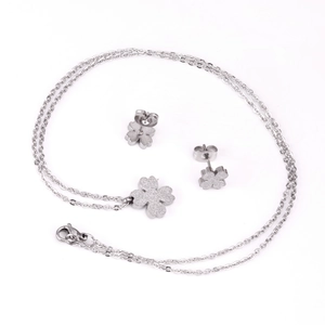 Frosted four-leaf clover jewelry set with necklace and stud earrings in silver steel