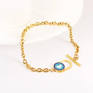 Goldenes Edelstahl-Kettenarmband mit blauem Emaille-Herz und kreativem OT-Verschluss-Design