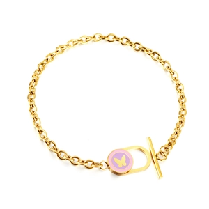 Goldenes Gliederkettenarmband mit OT-Knebelverschluss und lila Schmetterling-Anhänger