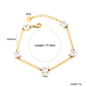 Vue détaillée du bracelet en chaîne dorée irrégulière avec zircons carrés et mesures