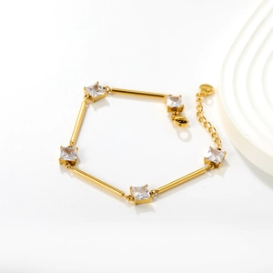 Bracelet en acier inoxydable plaqué or 18k avec tiges cylindriques et oxydes de zirconium