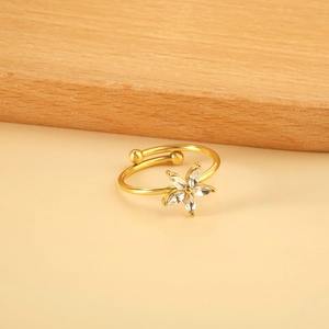 Bague ouverte en acier inoxydable plaqué or 18K avec un motif de fleur en cristal brillant