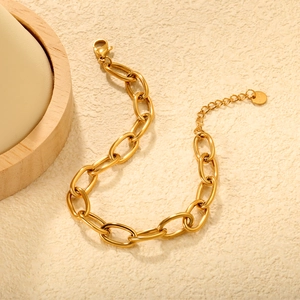 Chunky oval link chain bracelet in 18K gold plated stainless steel with lobster clasp