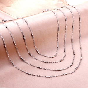 Collier minimaliste en acier inoxydable argenté 0,4mm avec perles tubulaires polies