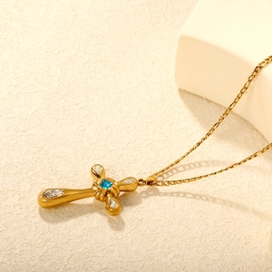Collier croix en acier inoxydable doré avec gemme carrée bleue et pierres en goutte