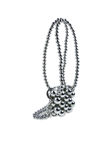 Futuristische zilveren mini-pareltas met gepolijste metalen bollen en geweven ketting