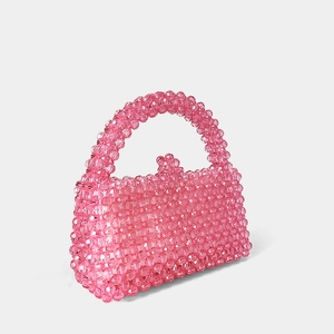 Détail du sac à main rose fait main en perles de cristal acrylique transparentes
