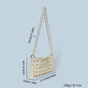 Detail of white pearl beaded handbag with dimensions 21.5x12x3cm and long strap