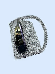 Sac à bandoulière fait main en perles argentées avec téléphone et cosmétiques à l'intérieur