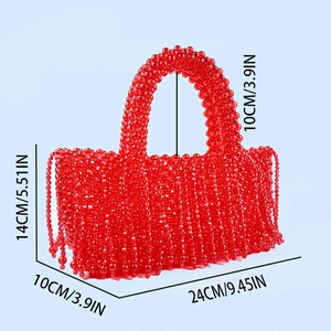Détail du sac à main en perles rouges avec franges et dimensions précises de 24x14x10 cm