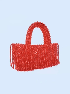 Sac panier fait main en perles rouges avec glands élégants et poignées tissées