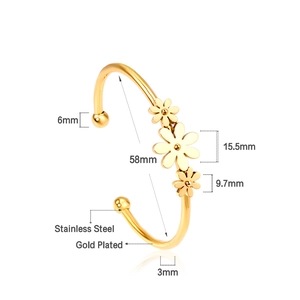 Détail d'un bracelet fleur en acier inoxydable plaqué or 18 carats avec dimensions