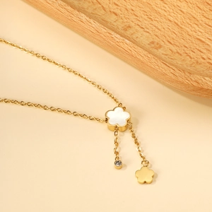 Collier plaqué or 18 carats avec pendentif fleur en nacre et breloques à pampilles fines