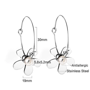 Dimensions détaillées des boucles d'oreilles créoles fleurs en acier et perles
