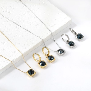 Parure bijoux géométrique avec collier et boucles d'oreilles en cristal bleu