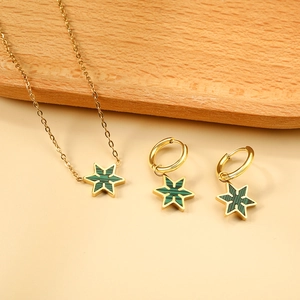Parure de bijoux étoile hexagonale avec émail vert et finition en acier doré