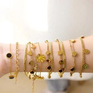Double-layered 18K gold plated stainless steel bracelet set with heart and clover charms