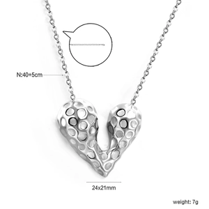 Detail of silver heart pendant showing textured hammered surface and 40+5cm chain specs