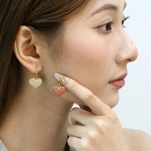 Boucles d'oreilles cœur style français avec cristaux blancs et roses plaqué or 18K