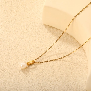 Elegant 18k gold plated stainless steel necklace with round white freshwater pearl pendant