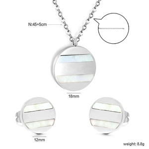 Parure bijoux deux pièces avec collier et boucles d'oreilles nacre blanche ronde
