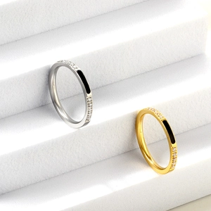 Bague Minimaliste Acier Inoxydable Plaqué Or 18K Zircone Cubique Émail Noir Bande Géométrique Bijoux Pour Femmes