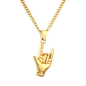 Pendentif geste rock en acier inoxydable plaqué or 18K avec une chaîne cubaine fine