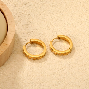 Boucles d'oreilles créoles irrégulières en acier doré 18K avec deux rangées de CZ