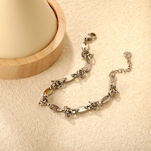 Minimalistisches S925 Sterlingsilber Kettengliedarmband mit ovalen Gliedern und Seilknoten Design