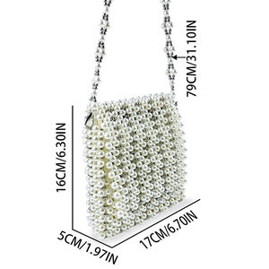 Vue détaillée du sac tissé en perles blanches avec dimensions précises de hauteur et largeur