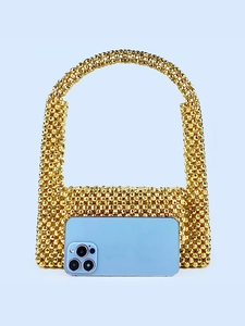 Sac bandoulière fait main en perles dorées avec acrylique métallisé et rabat tissé