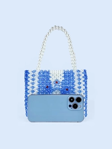 Sac en perles tissé à la main avec perles acryliques bleues et blanches au design fleuri