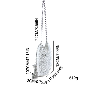 Détails du sac à main en perles blanches avec dimensions et bandoulière en chaîne argent