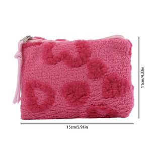 Pink plush cosmetic bag detail with heart pattern and 15x11cm dimensions shown
