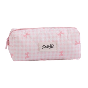 Borsa da trucco trapuntata a quadretti rosa con motivi a fiocco ed etichetta Colorful