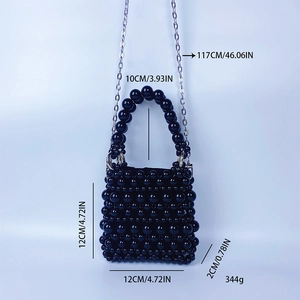 Dimensions détaillées pour ce mini sac à perles noir fait main avec chaîne en métal