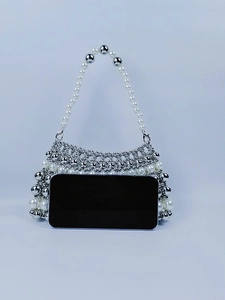 Mini sac à main vintage fait main composé de perles blanches et de perles argentées