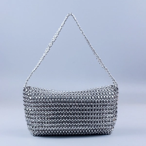 Sac à bandoulière fait main en perles argentées avec finition miroir pour femmes