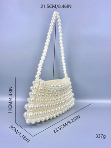 Sac à bandoulière en perles blanches fait main avec structure trapézoïdale et anse longue